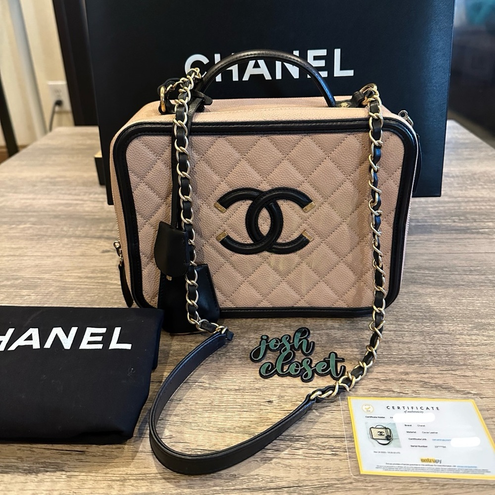 Chanel Large Filigree Vanity in beige/black